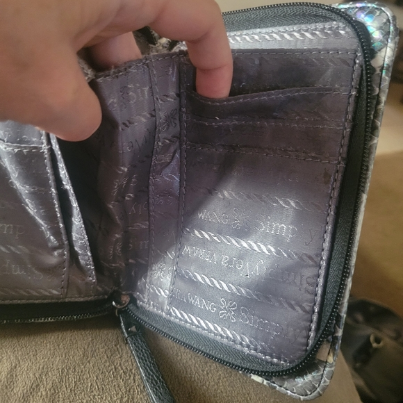 Vera Wang - Picture 4 of 16